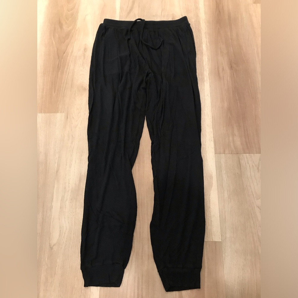 ALO High-Waist Ribbed Whisper Pant *Read*